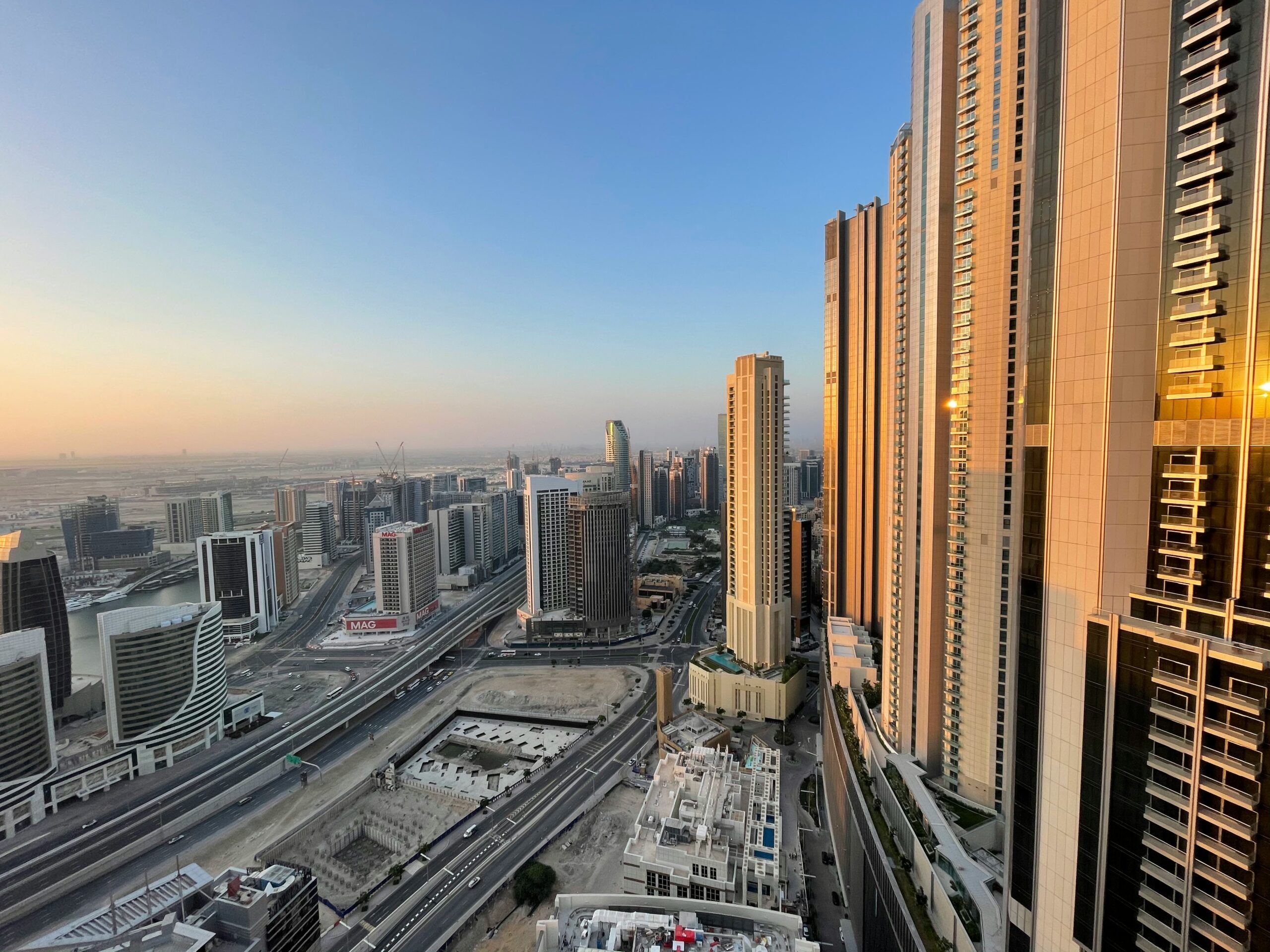Best Time for Edge Walk Photos at Sky Views Dubai