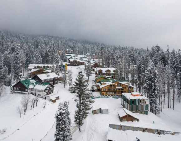 8 Romantic Spots in Kashmir for Couples